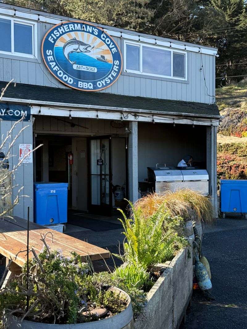 16 California Coastal Seafood Spots Perfect For A Laid-Back Day Trip - Decor Hint Fisherman's Cove