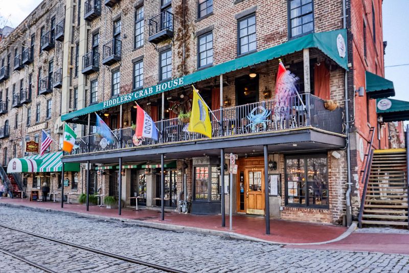 These 14 Georgia Fish Fry Spots Are What Locals Look Forward To - Decor Hint Fiddler's Crab House