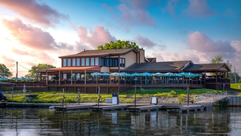 Wolfies Grill - Noblesville