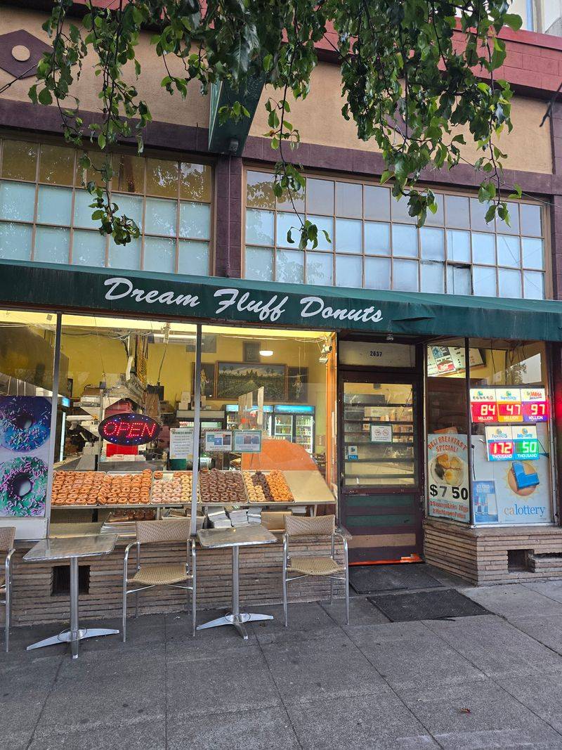 Food Lovers Say These 14 California Doughnut Shops Are Among The Nation's Best - Decor Hint Dream Fluff Donuts