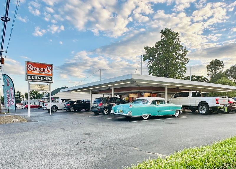 These Georgia Food Spots Built Their Reputation The Old-Fashioned Way - Decor Hint Stewart's Drive-In
