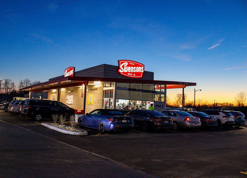 10 Classic Ohio Restaurants That Prove Great Food Doesn't Cost A Fortune - Decor Hint Swensons Drive-In