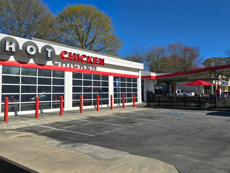 Georgia Restaurants Frying Chicken To Golden Perfection - Decor Hint Hattie B's Hot Chicken - Atlanta East