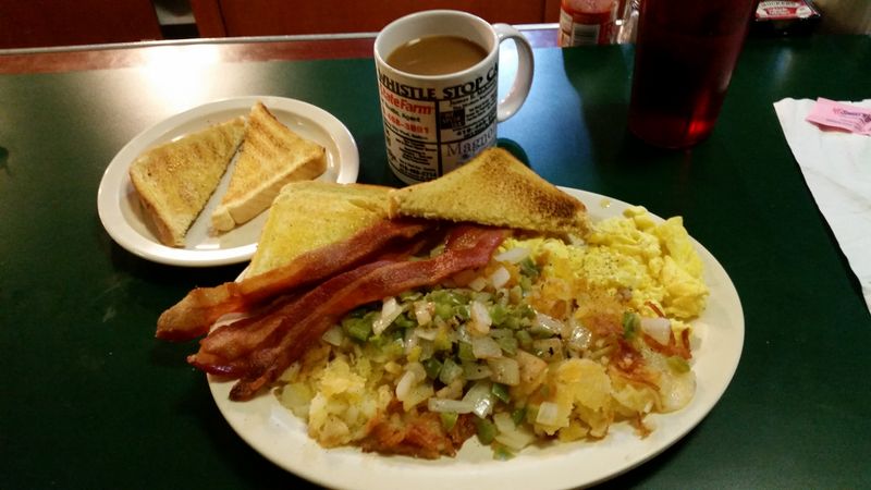 Reasons Food Lovers Drive Across Georgia For The Whistle Stop Cafe - Decor Hint Generous Portion Sizes
