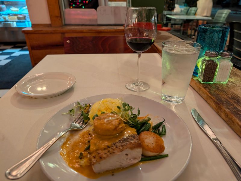 This Grocery In Beaufort, North Carolina, Is Home To The Most Addictive Crab Dip - Decor Hint Every Visit Reveals New Reasons To Return Soon