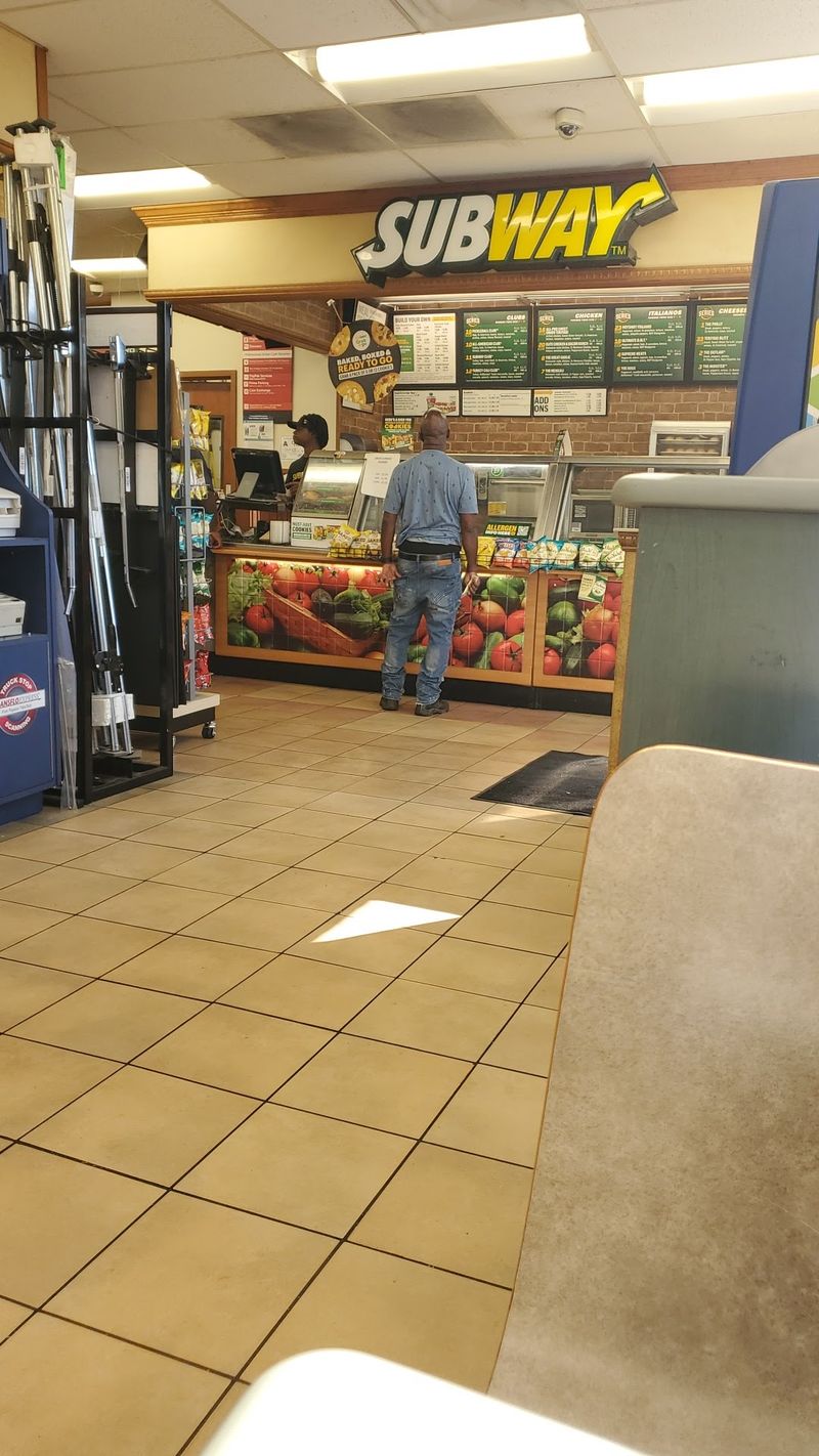 These 15 Culinary Stops In Kingsland, Georgia Make I-95 Travel Way More Delicious - Decor Hint Subway