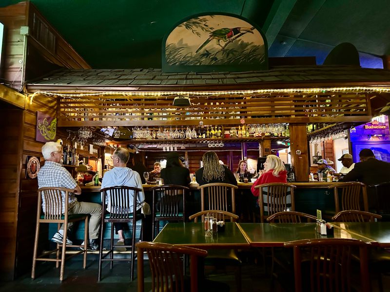 Low-Key Georgia Restaurants That Quietly Serve Incredible Seafood - Decor Hint The Half Shell