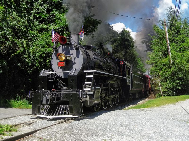 A Scenic Train Journey You'll Never Forget In The Smokies, North Carolina - Decor Hint The Polar Express Magic