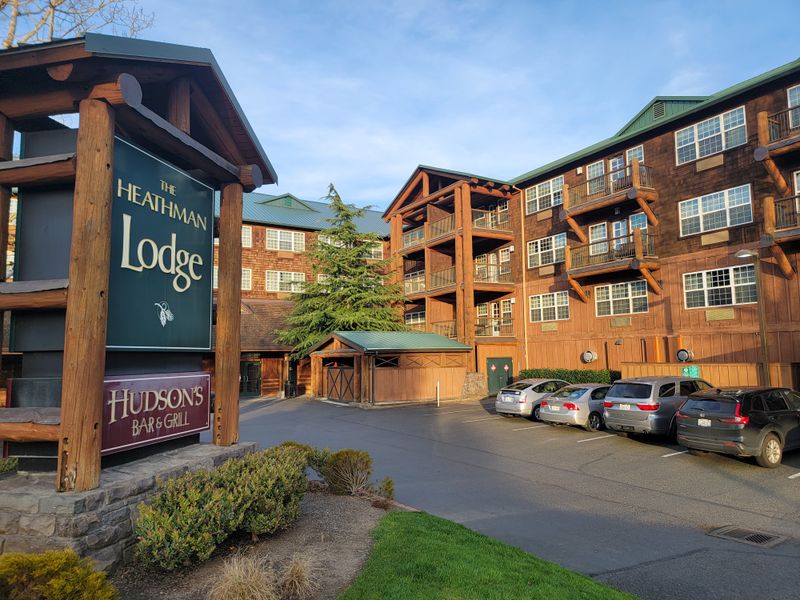 These Lemon Pepper Wing Spots Are Georgia Favorites For A Reason - Decor Hint Hudson Grille