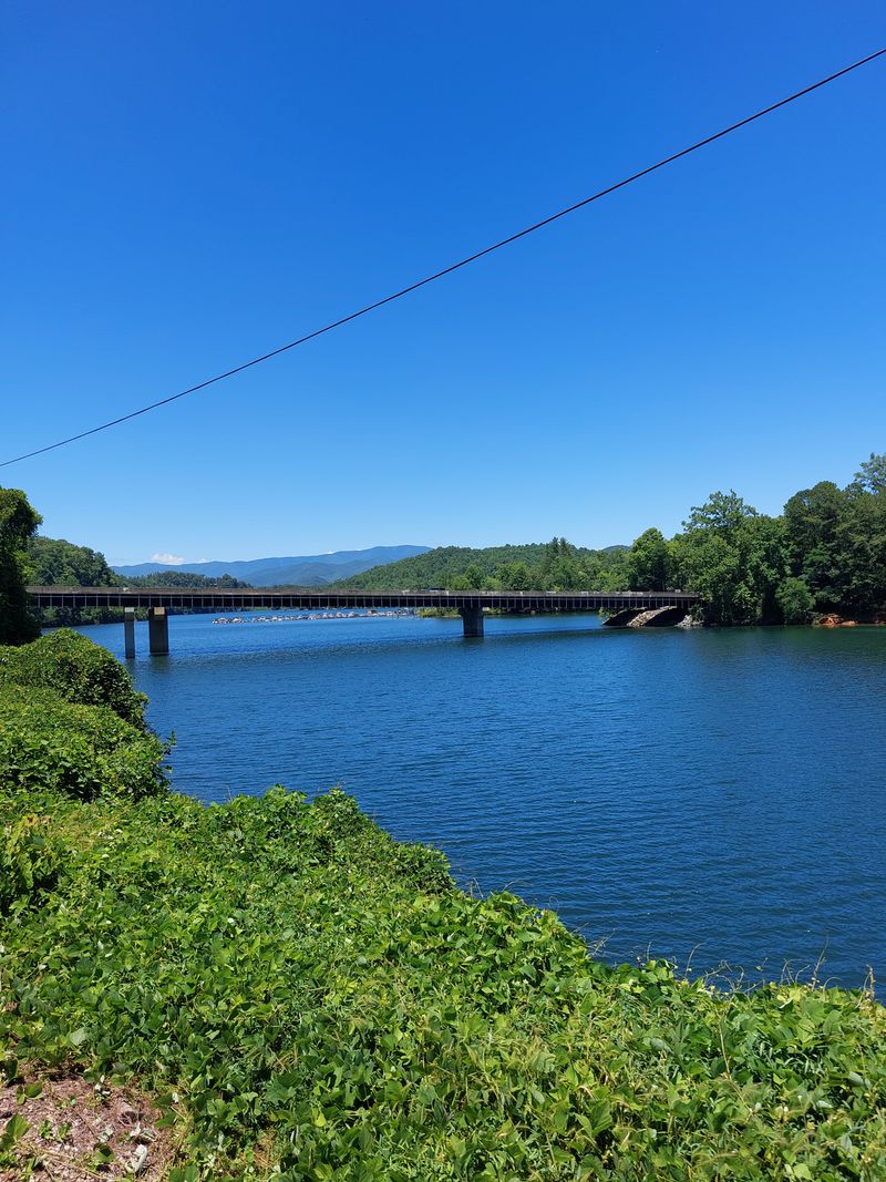 A Scenic Train Journey You'll Never Forget In The Smokies, North Carolina - Decor Hint Dramatic Bridges And Tunnels