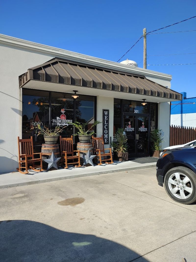 Farmhouse Kitchen & Pies