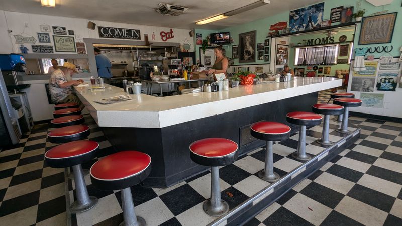Mom's Diner