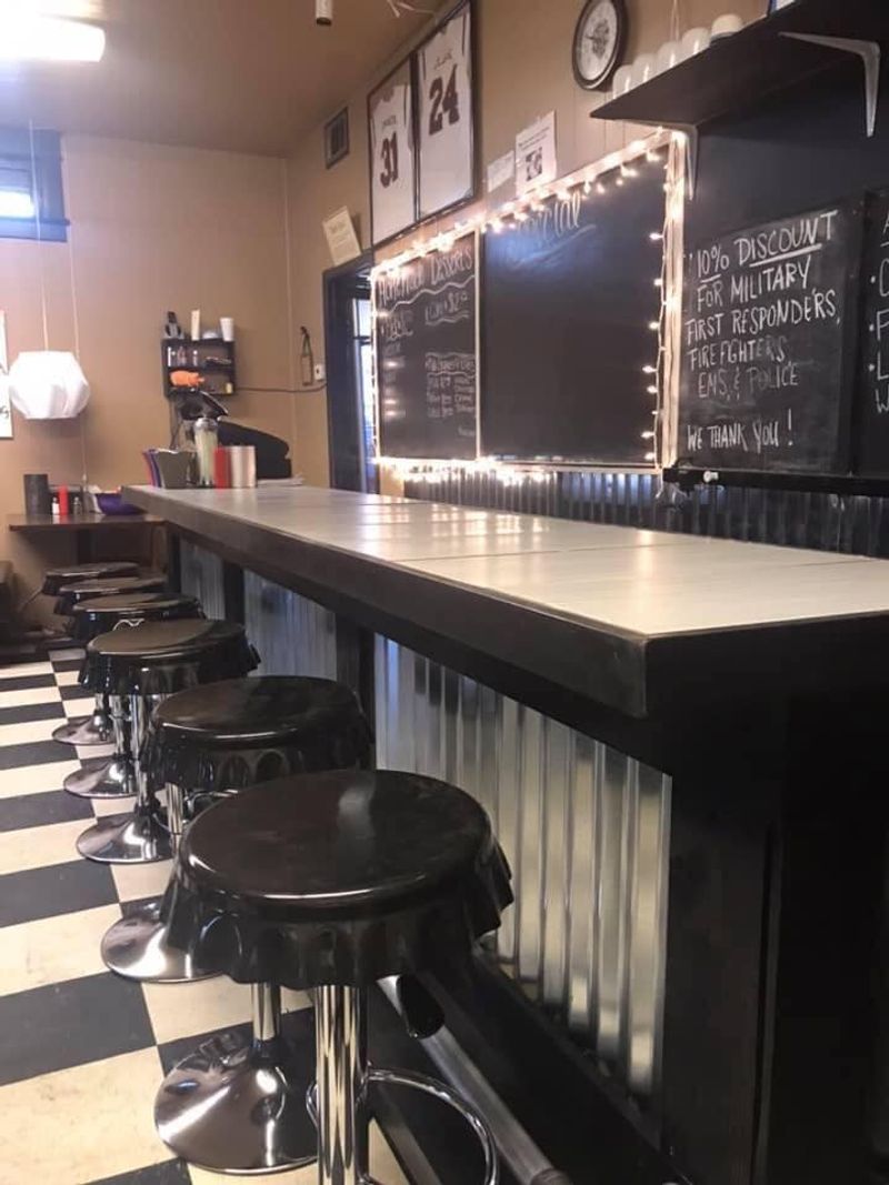 9 Arkansas Mom-And-Pop Diners Locals Love For Food And Familiar Faces - Decor Hint The Family Diner