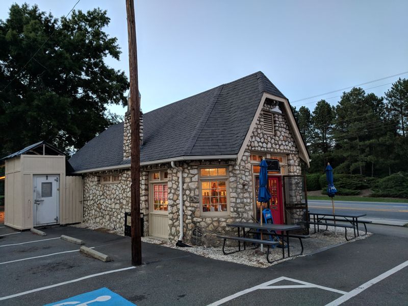 This Historic North Carolina BBQ Joint Turns Meat Lovers Into Regulars - Decor Hint Local Favorite With Nearly 90 Years Of Legacy
