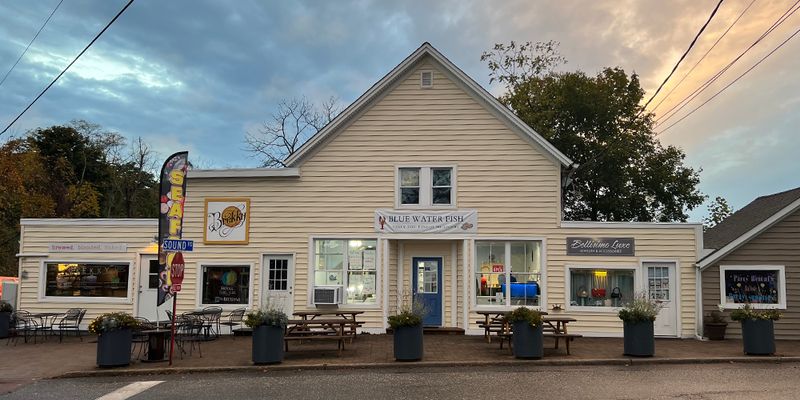 Washington Seafood Restaurants That Prove The Best Spots Aren't The Most Famous - Decor Hint Blue Water Fish