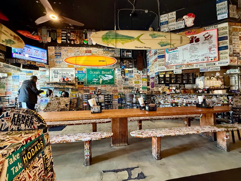 This Hole-In-The-Wall California Restaurant Is Famous For Its Giant Bacon Cheeseburgers - Decor Hint License Plates Cover Nearly Every Wall Surface