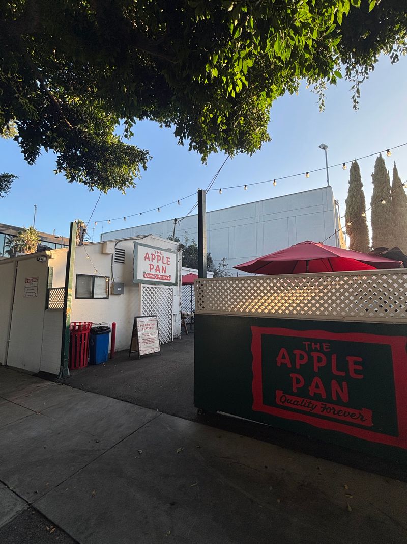 This Classic California Restaurant Is So Loved, Visitors Willingly Travel Miles For Its Burgers - Decor Hint Adapting To Modern Times Without Losing Character
