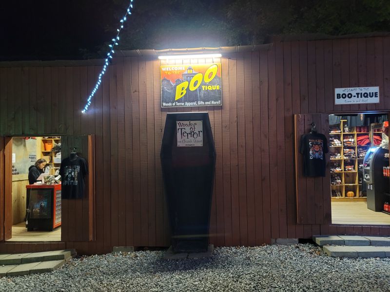 This North Carolina Place Delivers Screams, Chills, And Thrills - Decor Hint The Awakening: Graveyard Of The Undead