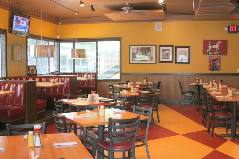 Lucky's Burger & Brew (Eatonton)