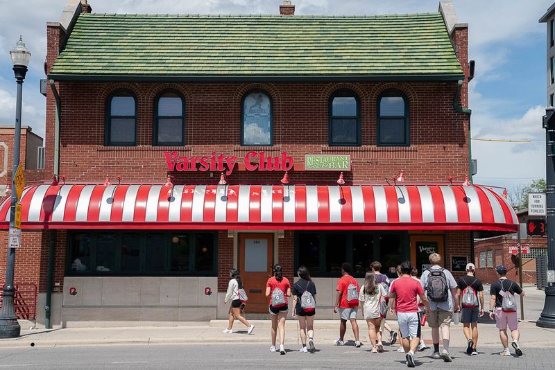 These Underrated Georgia Restaurants Are Better Than Their Hype - Decor Hint The Varsity