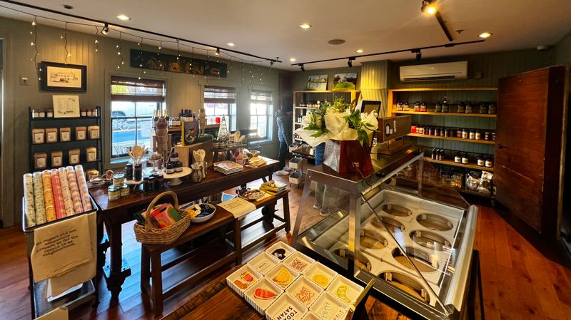 11 Charming Maryland Small Town Restaurants Worth The Drive - Decor Hint The Main Cup