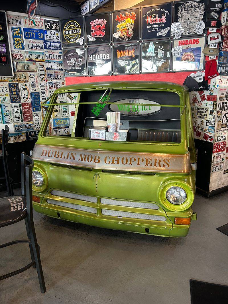 This Hole-In-The-Wall California Restaurant Is Famous For Its Giant Bacon Cheeseburgers - Decor Hint A Downtown Location Opened To Serve The Business District