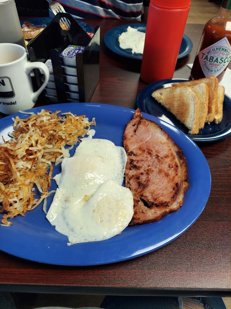 9 Arkansas Mom-And-Pop Diners Locals Love For Food And Familiar Faces - Decor Hint Lewis’ Family Restaurant