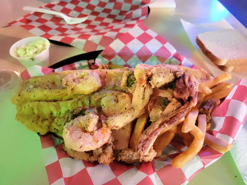 10 Hidden Gem Kentucky Restaurants Locals Can’t Stop Bragging About - Decor Hint PassTime Fish House