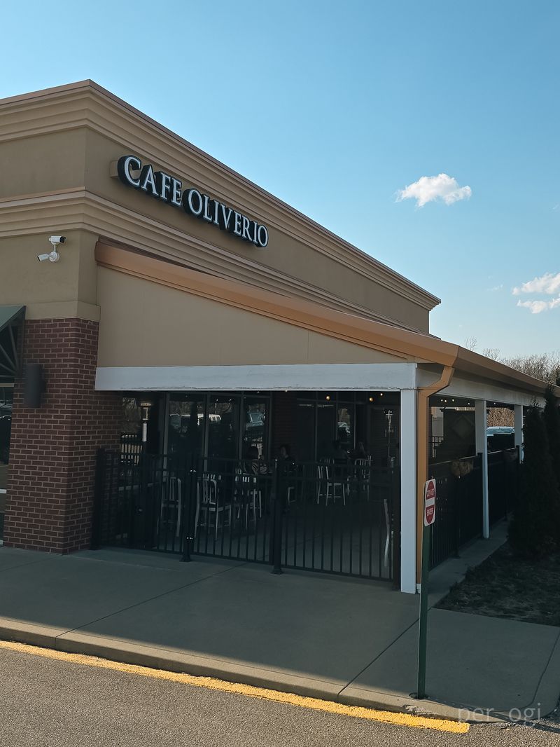 Oliverio's Cash and Carry