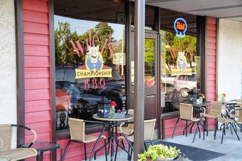 These 15 Georgia Food Joints Are The Ones Locals Love To Argue About In A Good Way - Decor Hint Wiley's Championship BBQ in Savannah