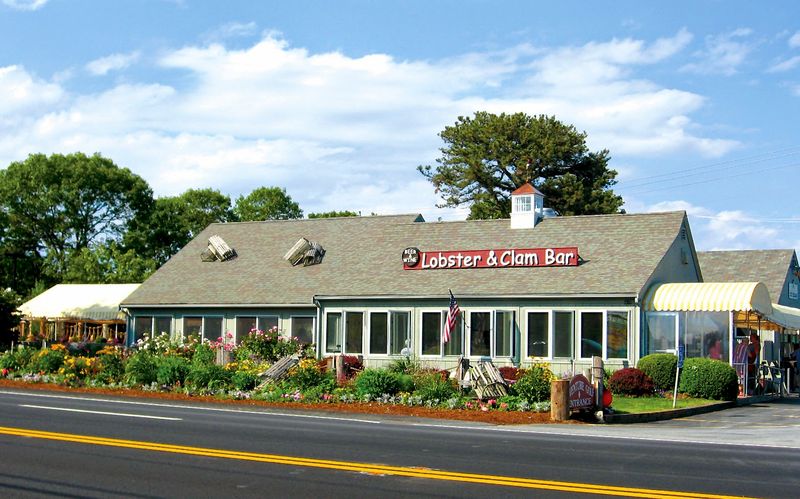 20 Local-Loved New England Seafood Shacks From Massachusetts And Beyond - Decor Hint Arnolds Lobster & Clam Bar