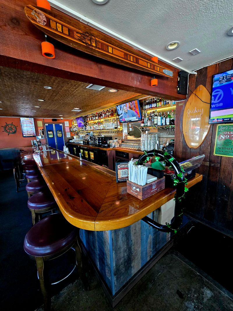 16 California Coastal Restaurants Where The Views Are As Good As The Food - Decor Hint The Hangout Restaurant & Beach Bar