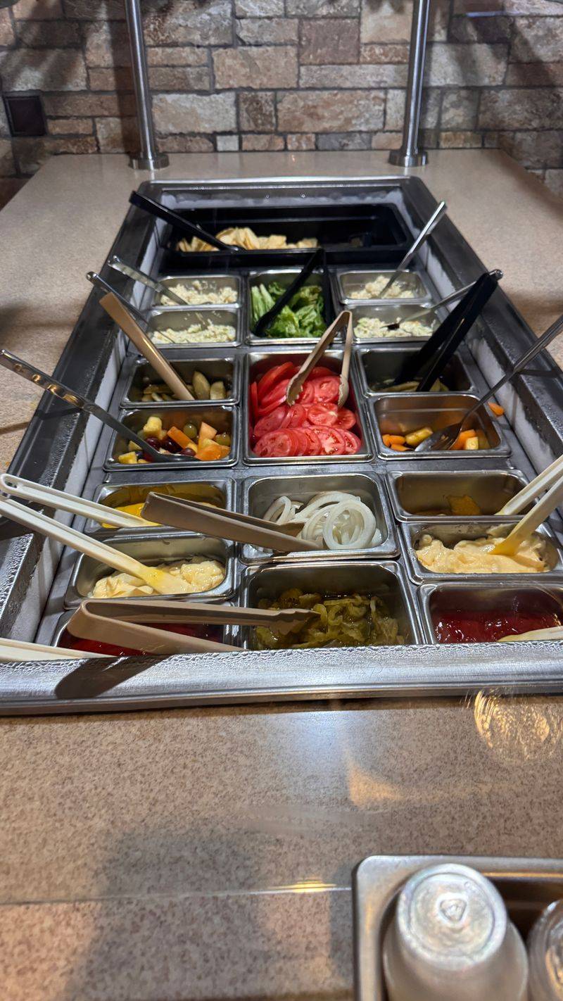 A Salad Bar That Actually Deserves The Hype