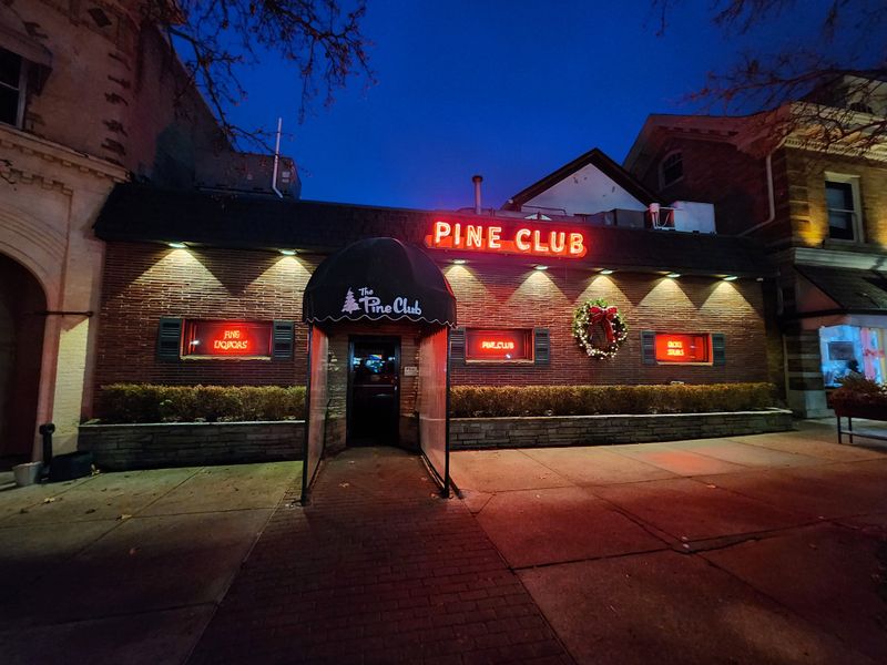 14 Wisconsin All-You-Can-Eat Restaurants That Feel Like A Throwback In The Best Way - Decor Hint Pine Glo Supper Club