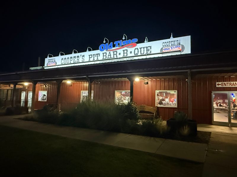 Cooper's Old Time Pit Bar-B-Que