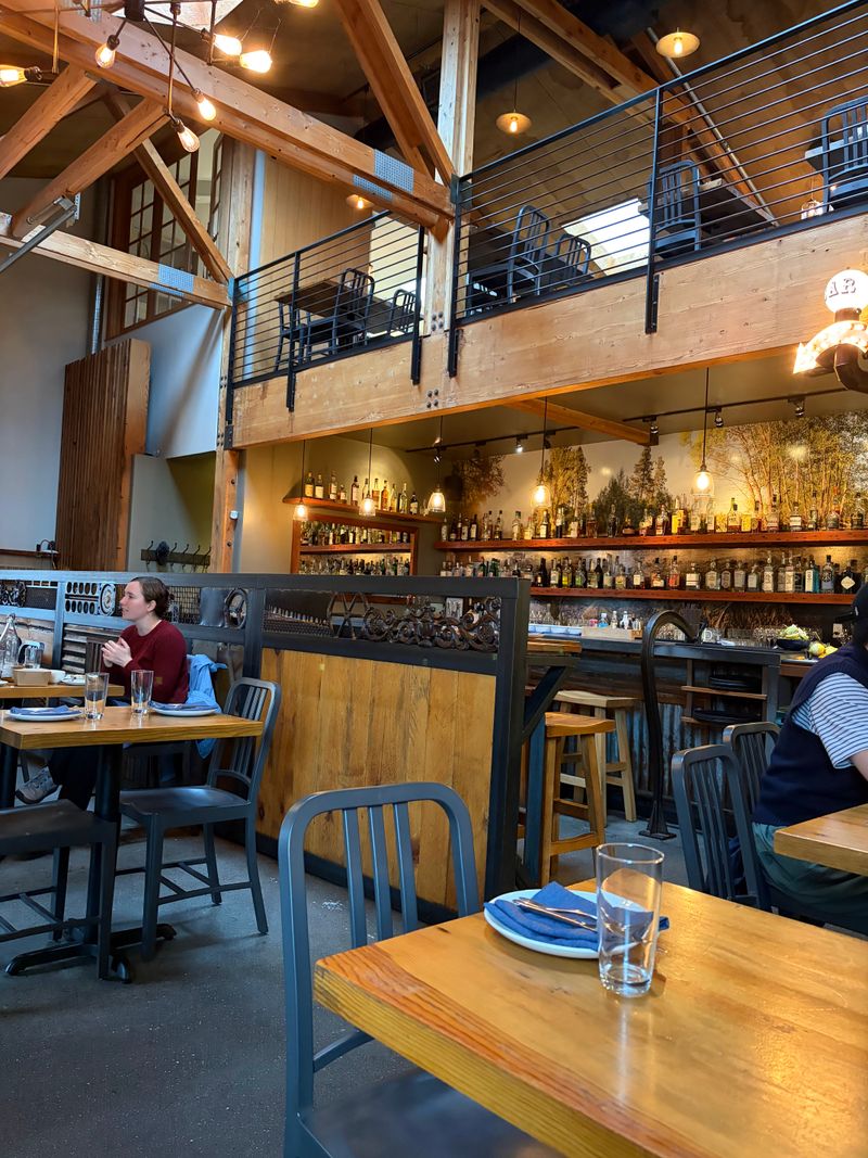 Washington Seafood Restaurants That Prove The Best Spots Aren't The Most Famous - Decor Hint RockCreek Seafood & Spirits