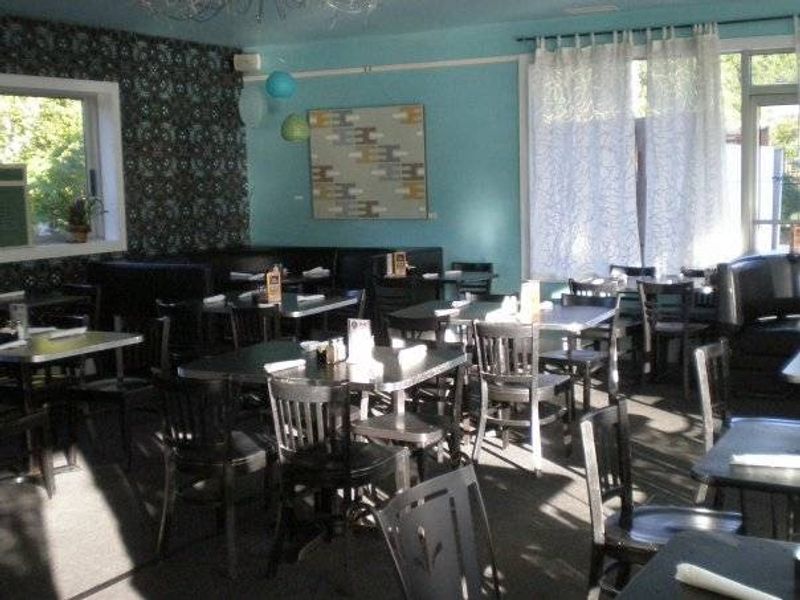 These 15 Georgia Food Joints Are The Ones Locals Love To Argue About In A Good Way - Decor Hint Mama's Boy in Athens