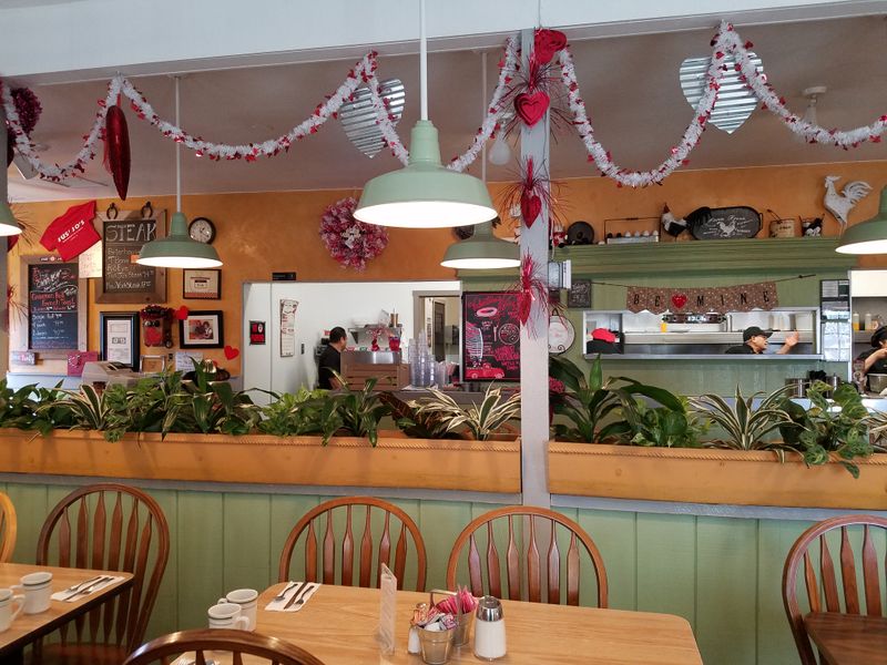 This No-Frills California Restaurant Locals Swear Serves The Best Chicken-Fried Steak In The State - Decor Hint Breakfast Hours That Work For Early Risers