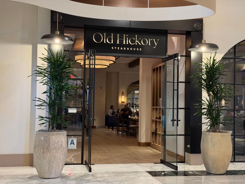 15 Georgia Restaurants Where The Comfort Food Matters More Than The Decor - Decor Hint Old Hickory House