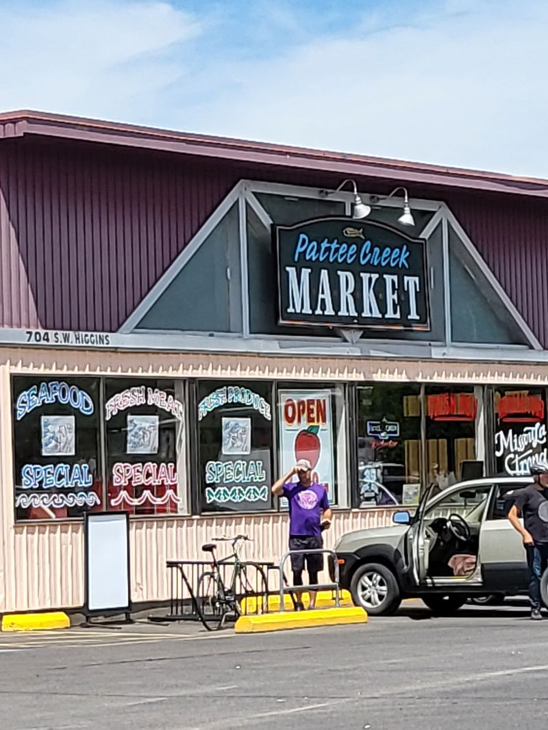 17 Montana Catfish Joints Where Locals Gather For Big Portions And Bold Flavor - Decor Hint Pattee Creek Market