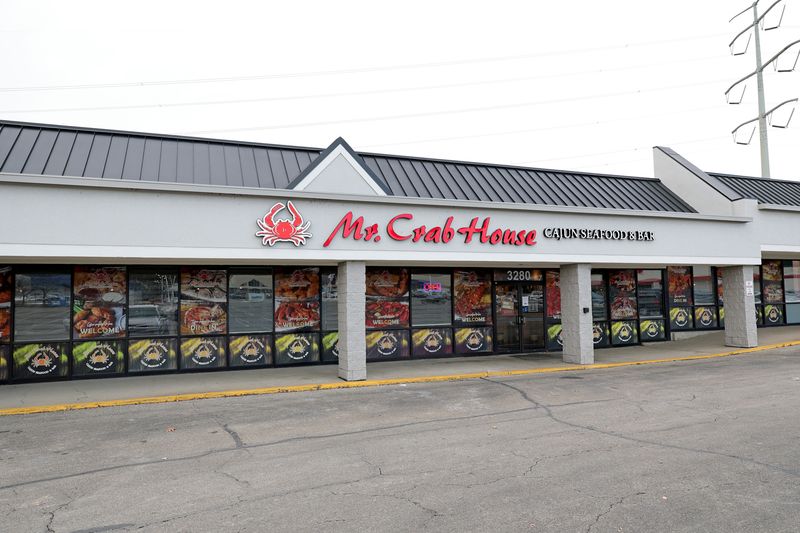 These 16 Savannah, Georgia Restaurants Turn Seafood Boils Into A Summer Tradition - Decor Hint Mr. Crab House