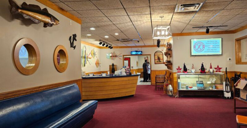 These Lakeside Fish Fries In North Carolina Turn A Meal Into A Getaway