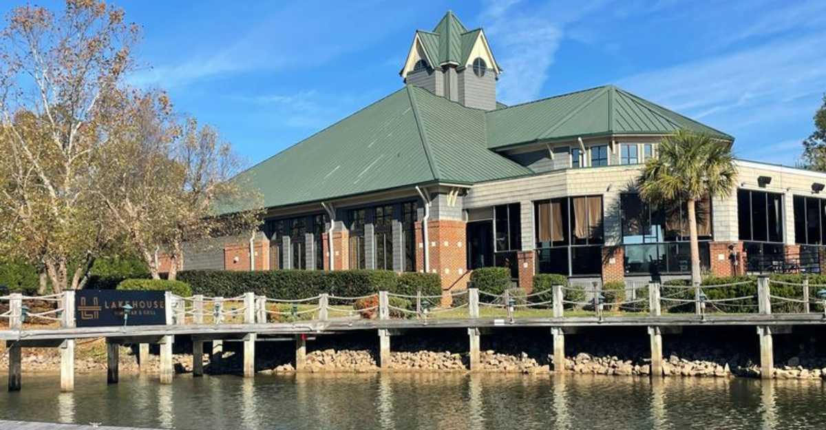 These North Carolina Spots Serve Cozy Waterfront Dining All Winter - Decor Hint