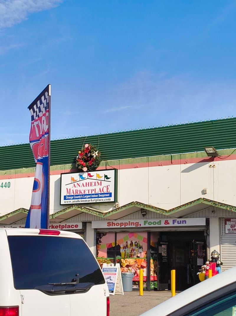 Orange County's Largest Indoor Swap Meet