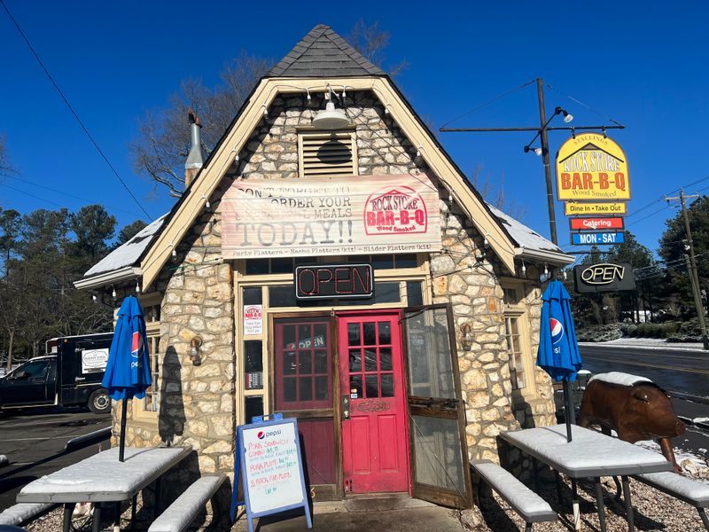 This Historic North Carolina BBQ Joint Turns Meat Lovers Into Regulars - Decor Hint A Gas Station Turned BBQ Legend Since 1936