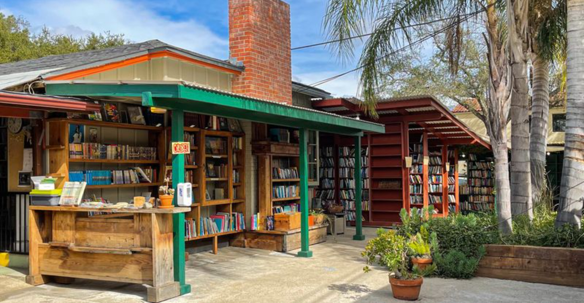 This Massive California Bookstore Is So Big It Takes Nearly A Full Day To - Decor Hint