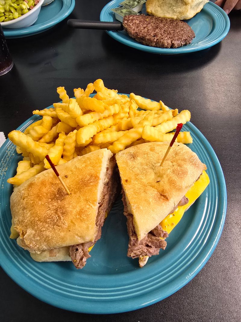 The Cozy Diner Atmosphere Welcomes Everyone