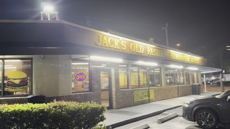 These 14 Georgia Fried Chicken Spots Are Public Knowledge For A Reason - Decor Hint Jack's Old Fashioned