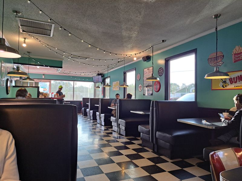 Timeless North Carolina Diners Everyone Swears By - Decor Hint Al's Diner, Pittsboro