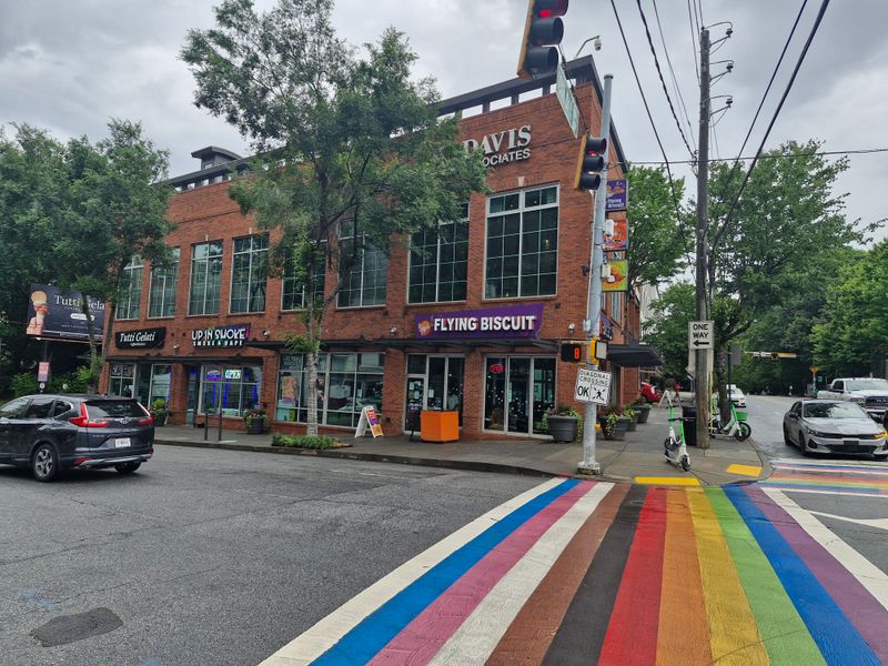 Georgia Lunch Spots Locals Never Get Tired Of Visiting - Decor Hint Flying Biscuit Café Midtown